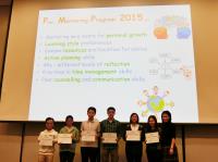 Dr Yvonne Loong, Senior Lecturer of ILC, and peer mentors receiving certificates of completion